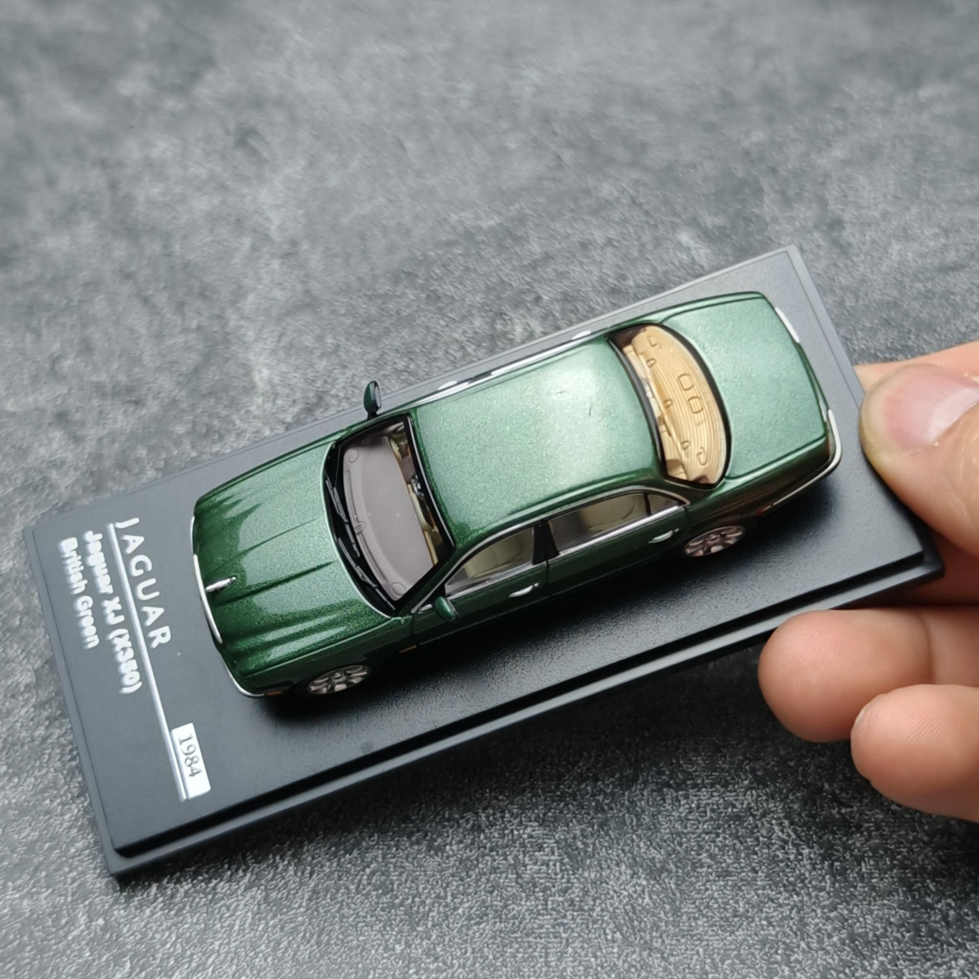 AR BOX Diecast 1:64 Scale XJ6  - Die Cast Car 1 64 recension och pris