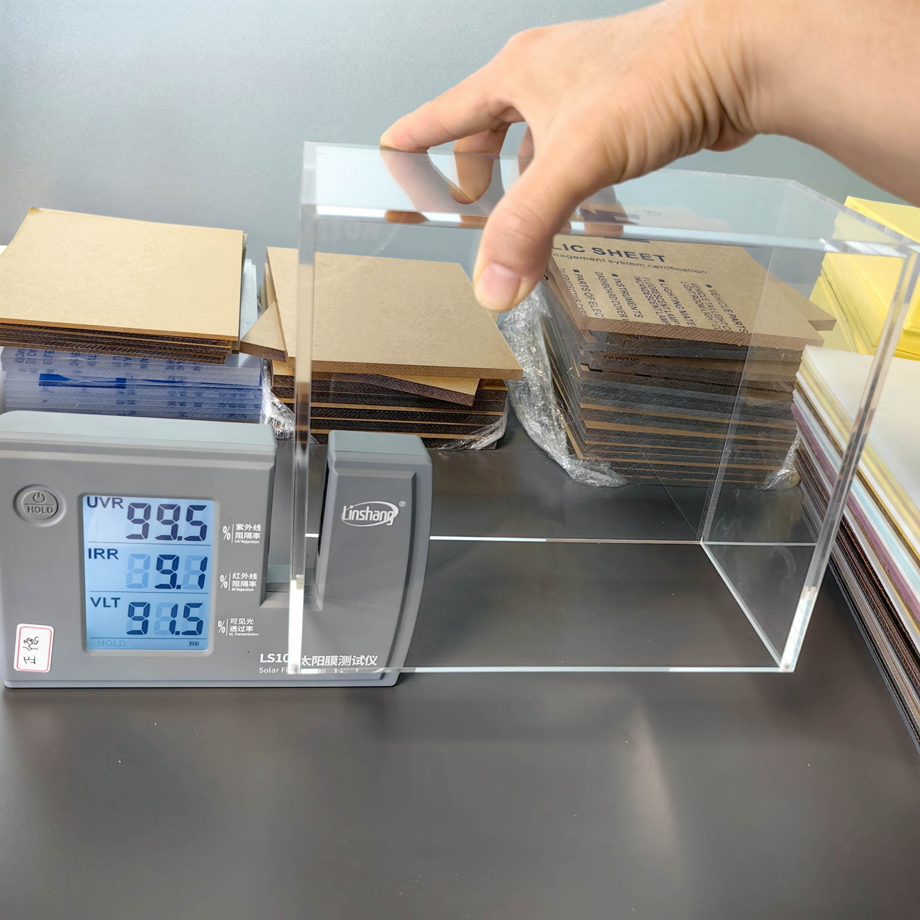 99% UV protection Magnetic Mod - Display Case Acrylic recension och pris